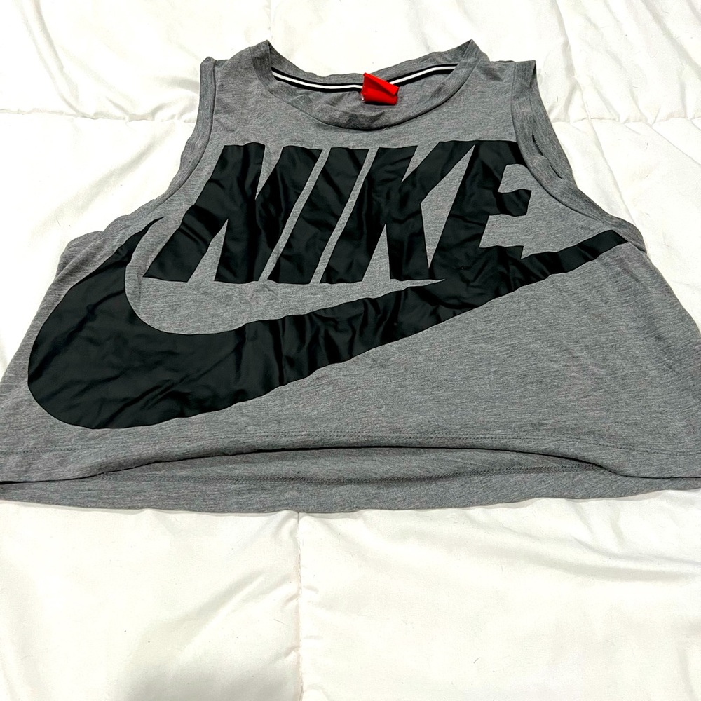 Women’s Cropped Nike Top